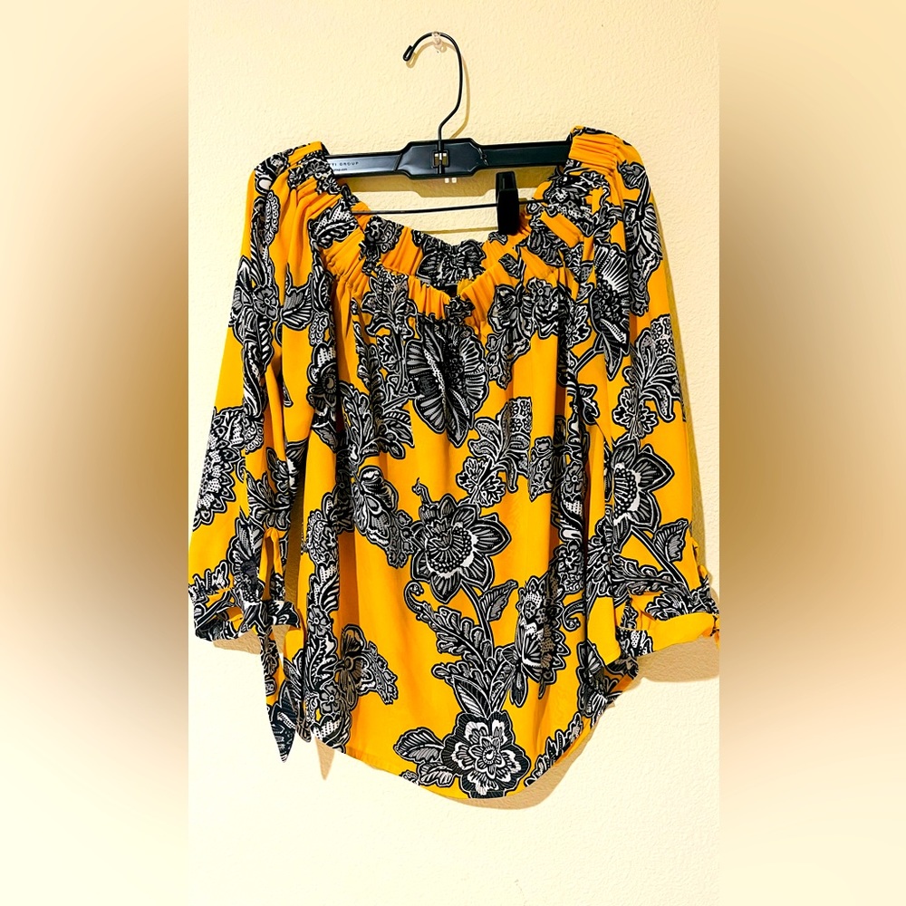 Cute floral summer blouse NWOT